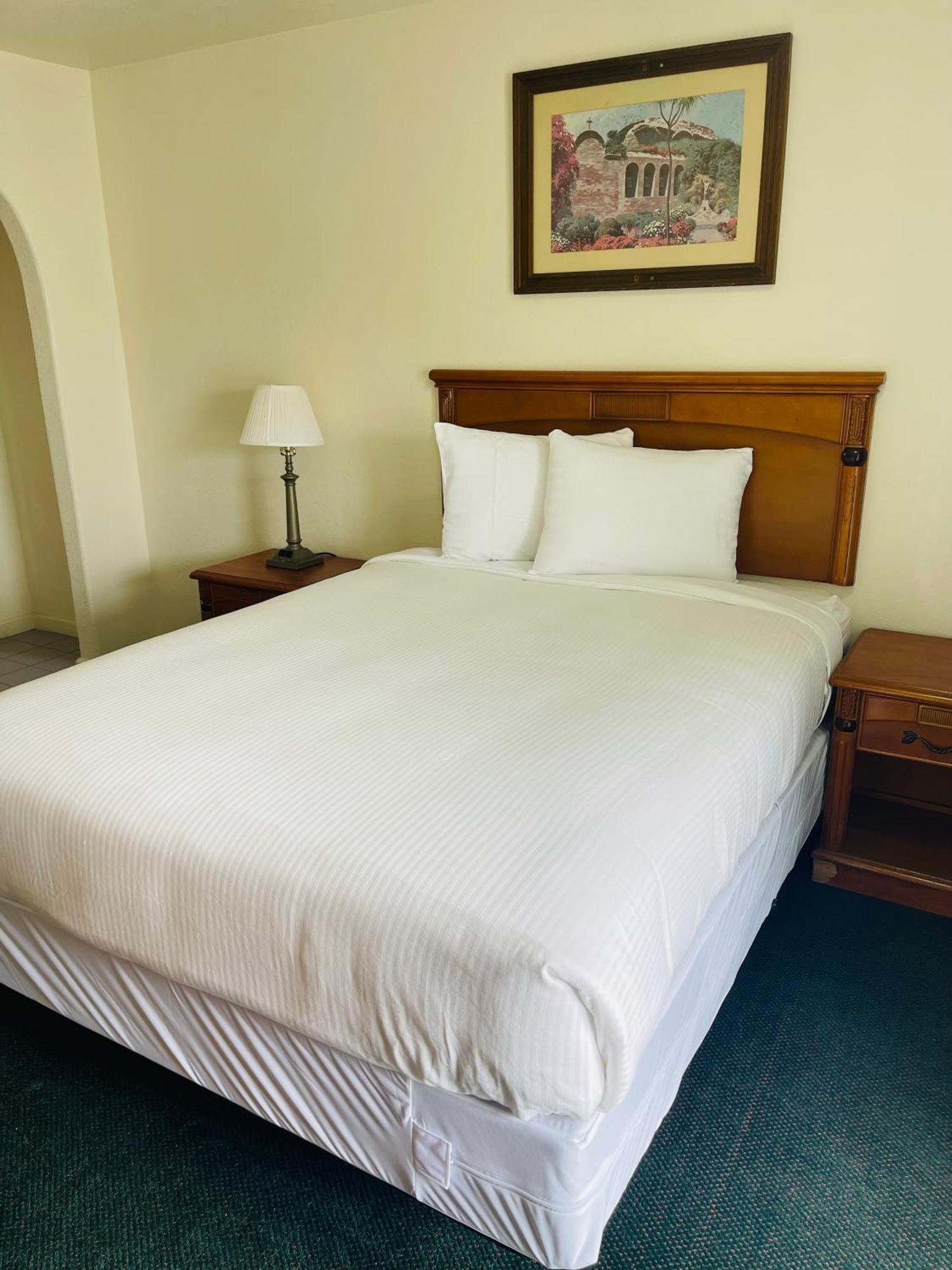 Deluxe Inn Гейвард Екстер'єр фото